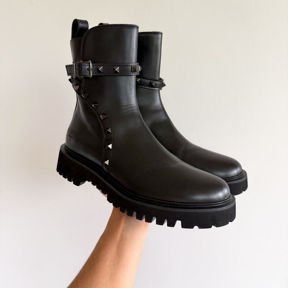 Valentino Garavani Rockstud Leather Slip-On Combat Boots Black 39 NEW - Picture 1 of 10